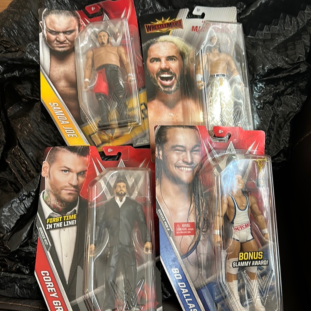 Lot of 4 wrestlers Joe samoa ,Corey graves , Bo Dallas, and woken Matt Hardy